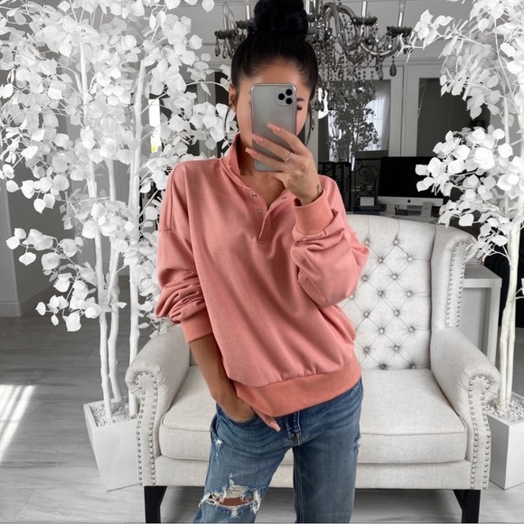 ekattire Tops - Ekattire Delaney sweatshirt